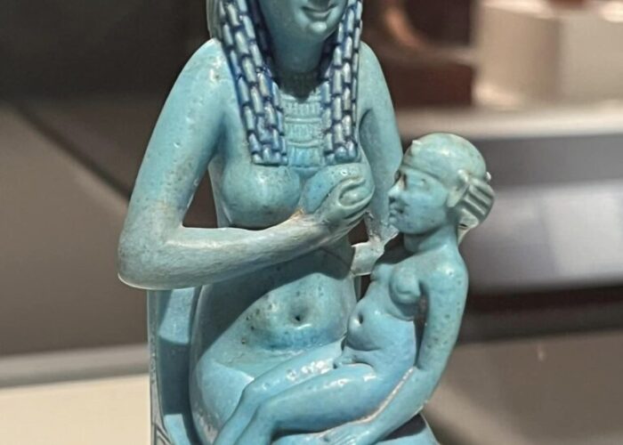 sls-breastfeeding statue
