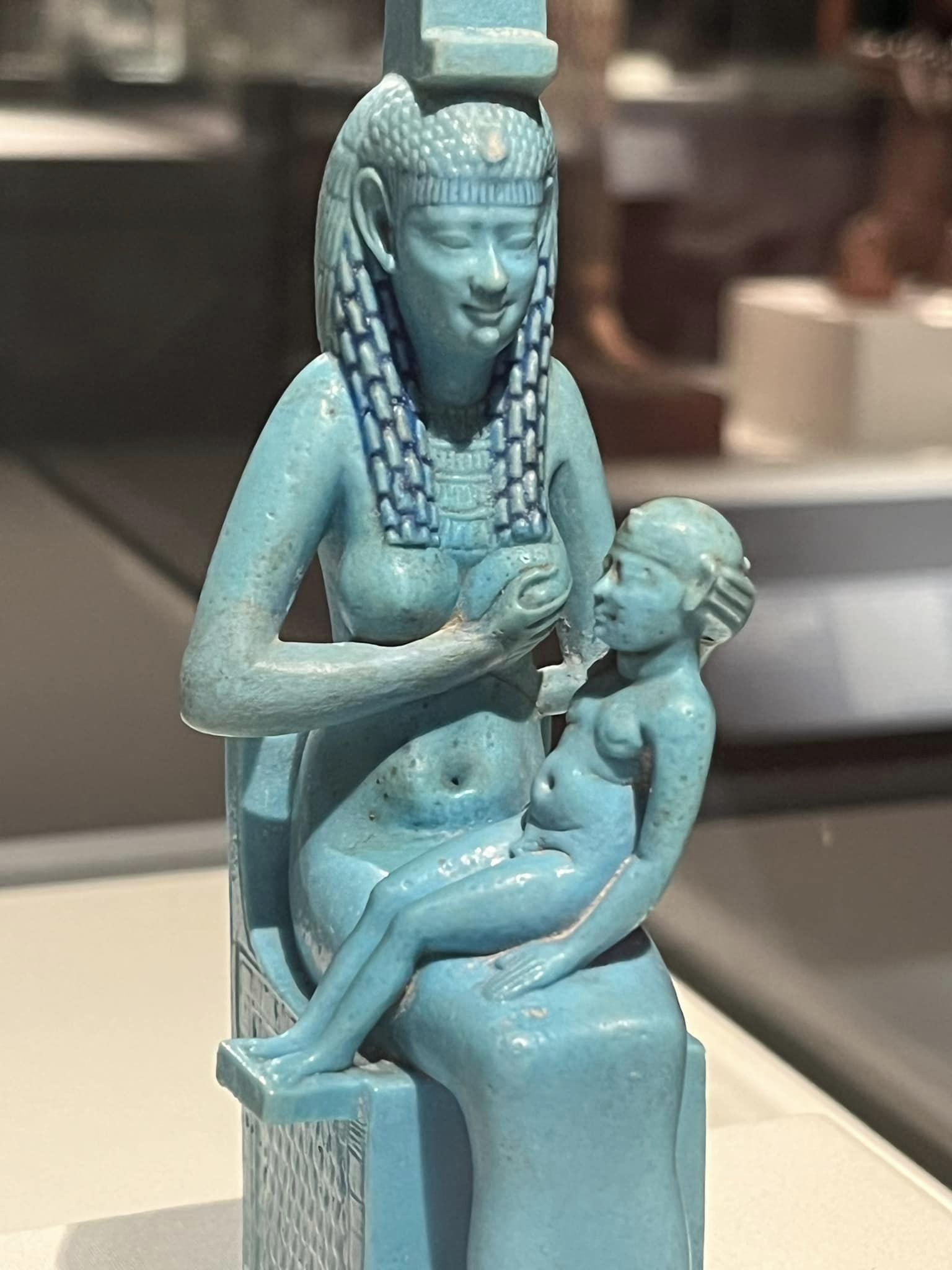 sls-breastfeeding statue